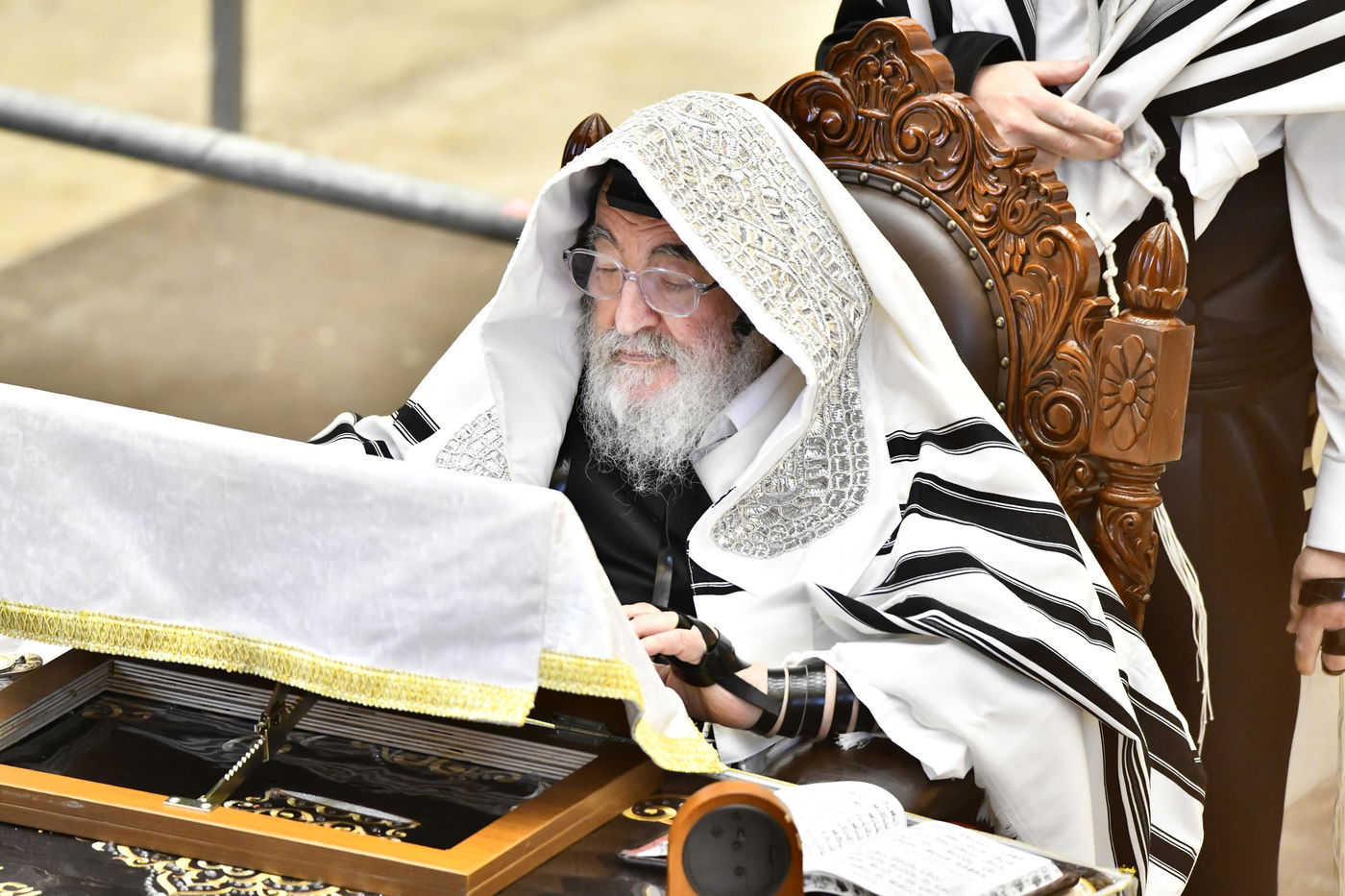 האדמו"ר מויז'ניץ בקריאת המגילה