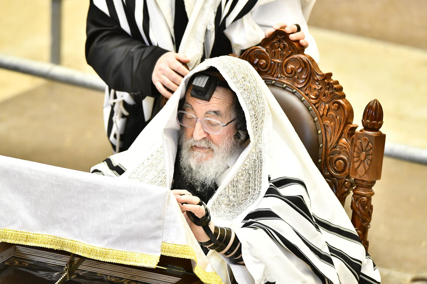 האדמו"ר מויז'ניץ בקריאת המגילה