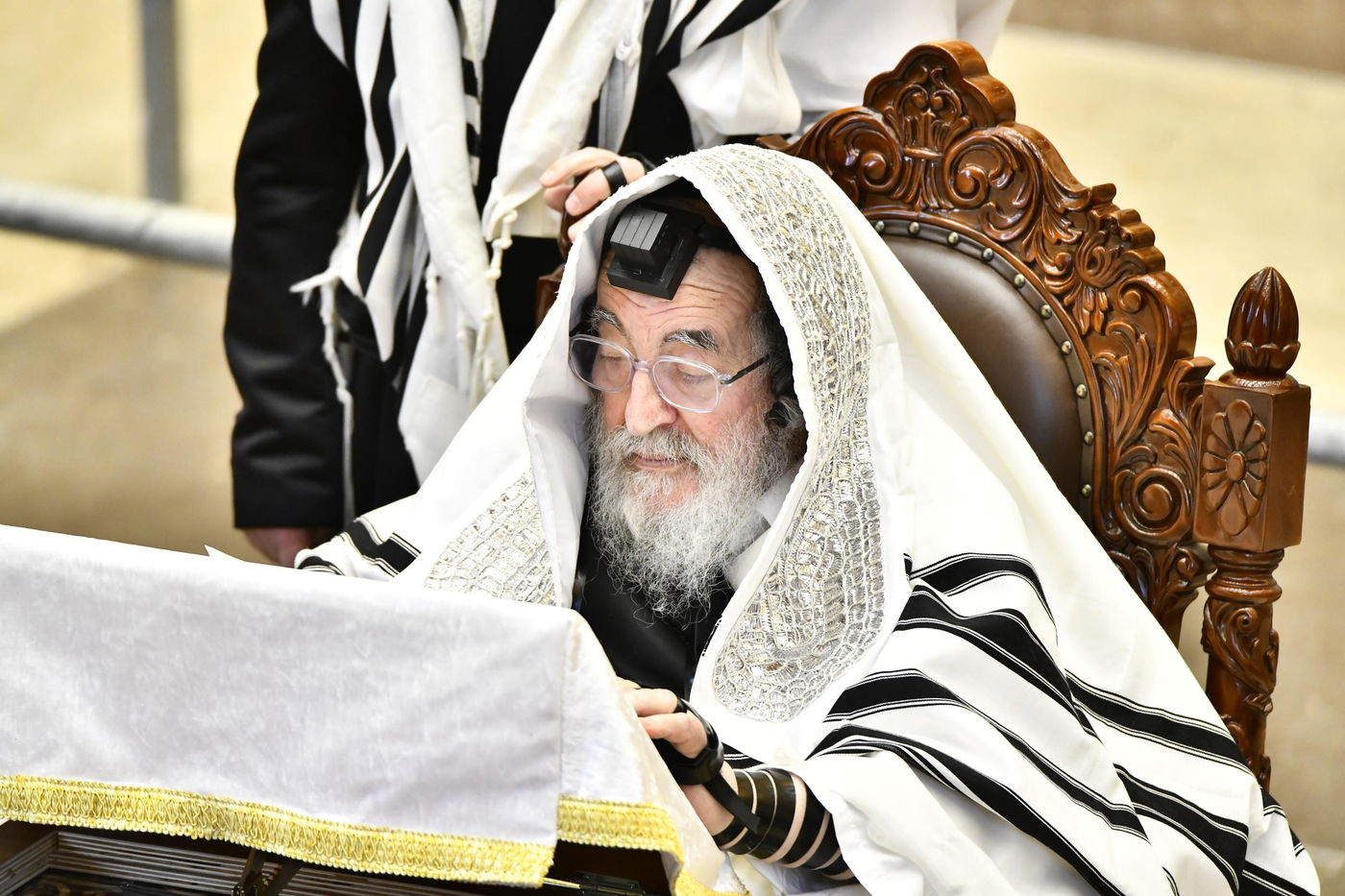 האדמו"ר מויז'ניץ בקריאת המגילה