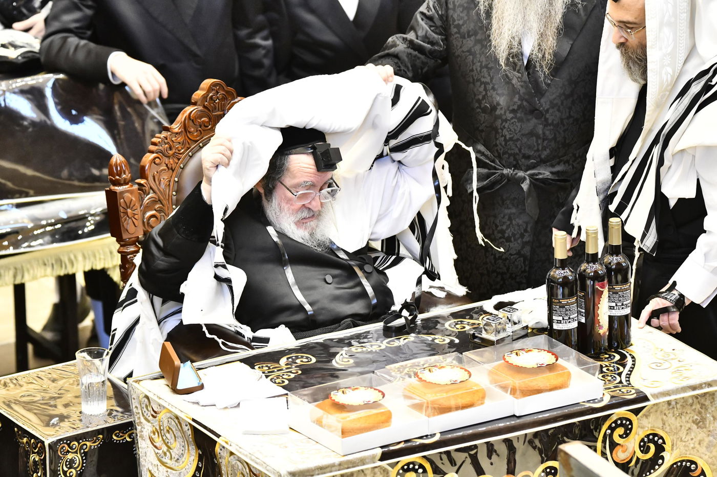 האדמו"ר מויז'ניץ בקריאת המגילה