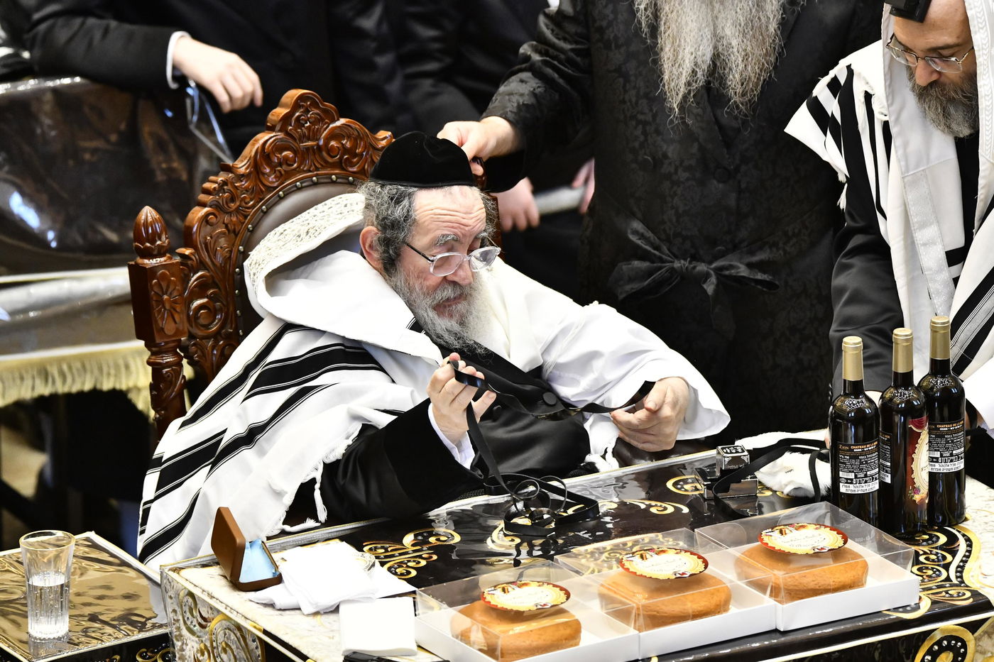 האדמו"ר מויז'ניץ בקריאת המגילה