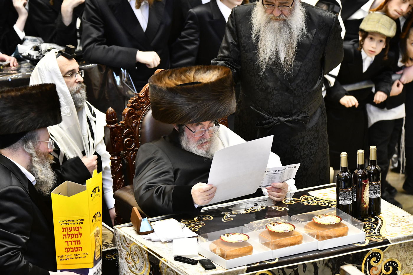 האדמו"ר מויז'ניץ בקריאת המגילה