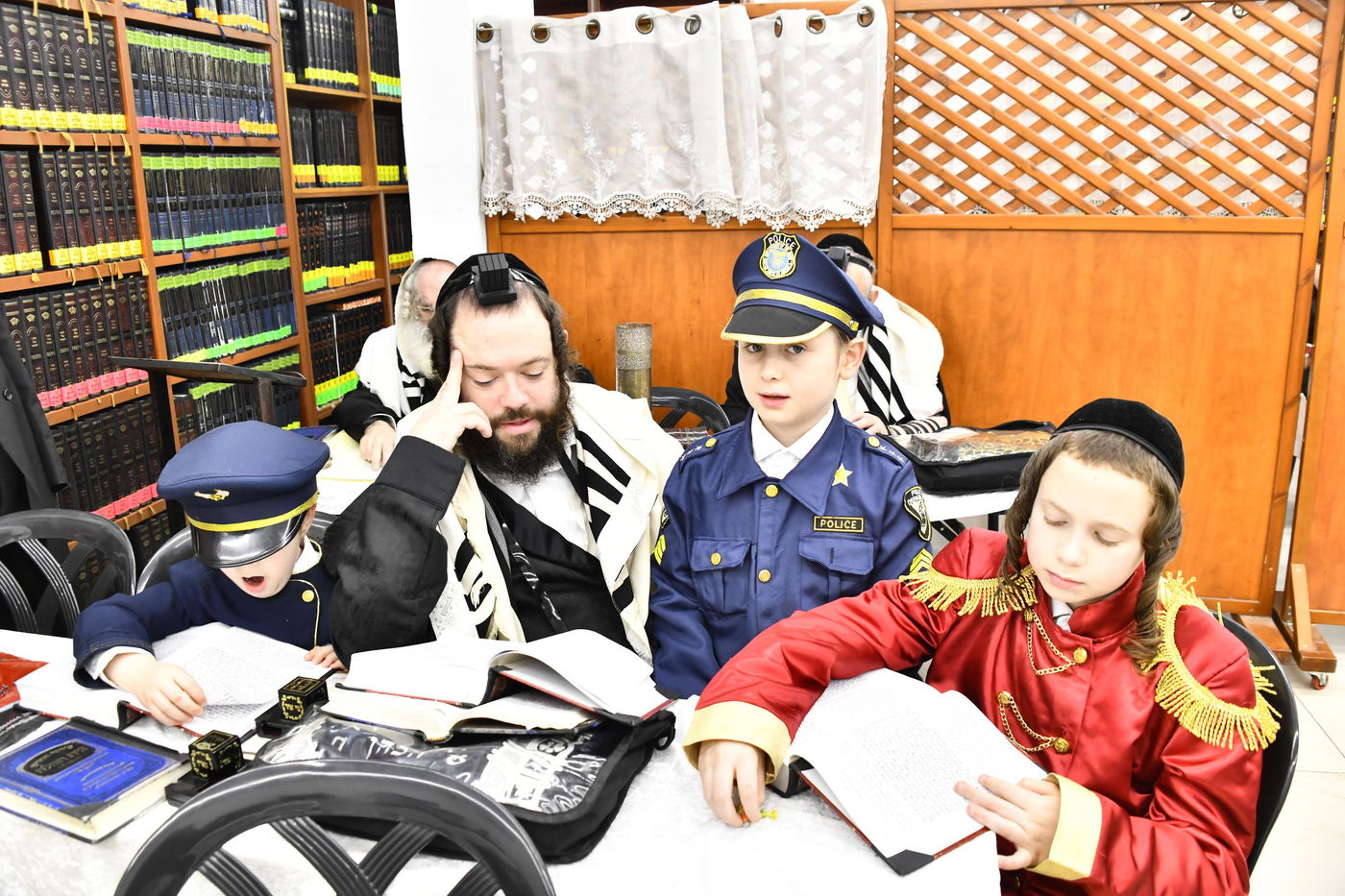 פורים בחצה"ק וואסלוי