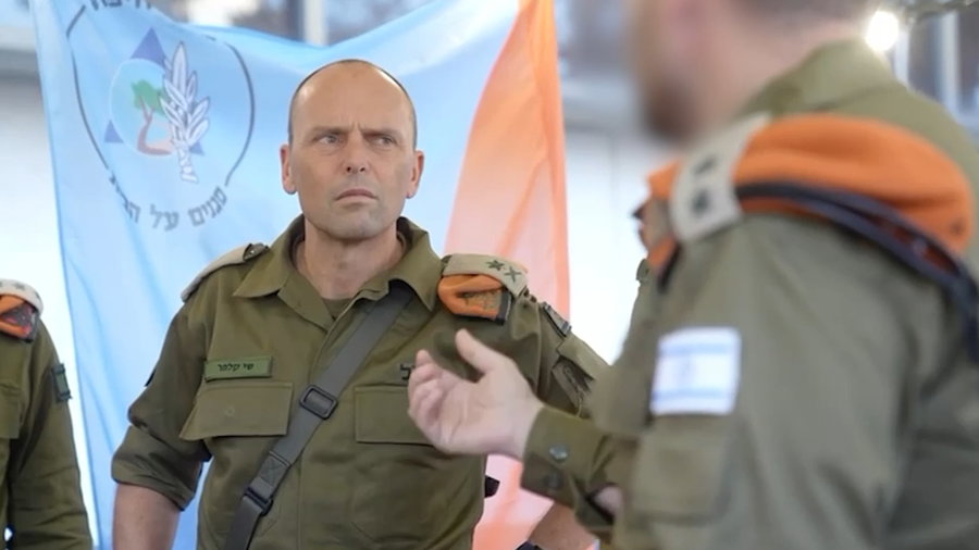 צפו בדברים
