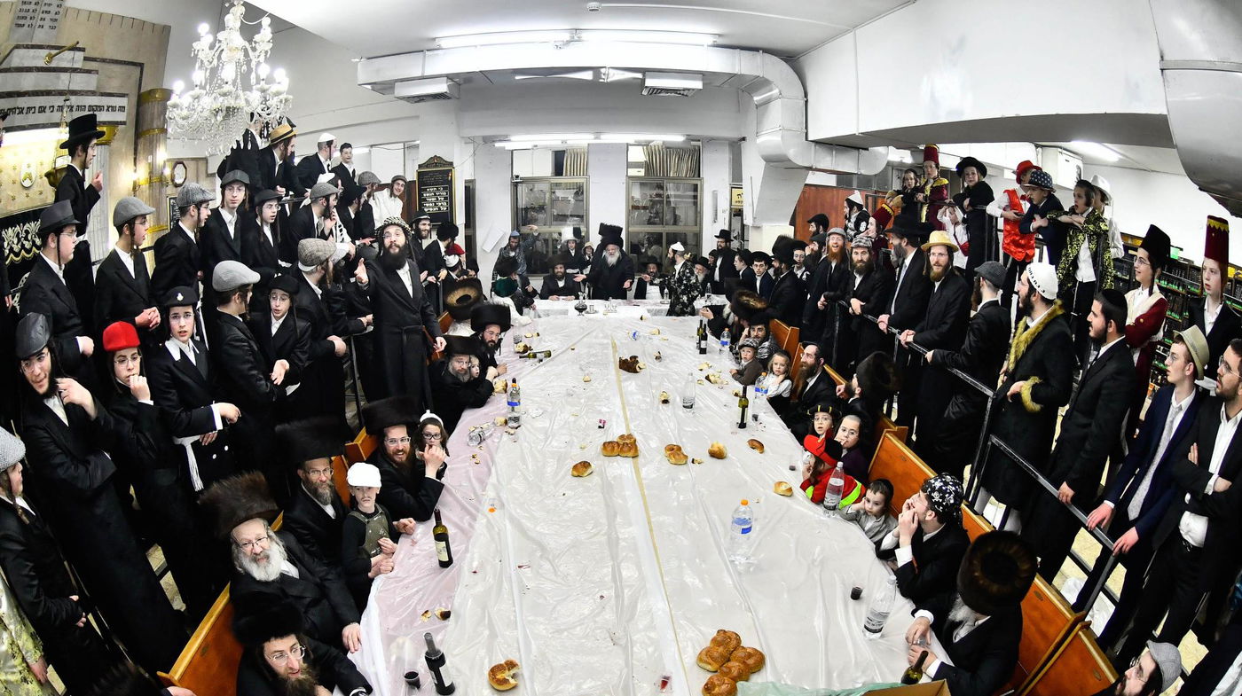 פורים בחצה"ק חוג חתם סופר