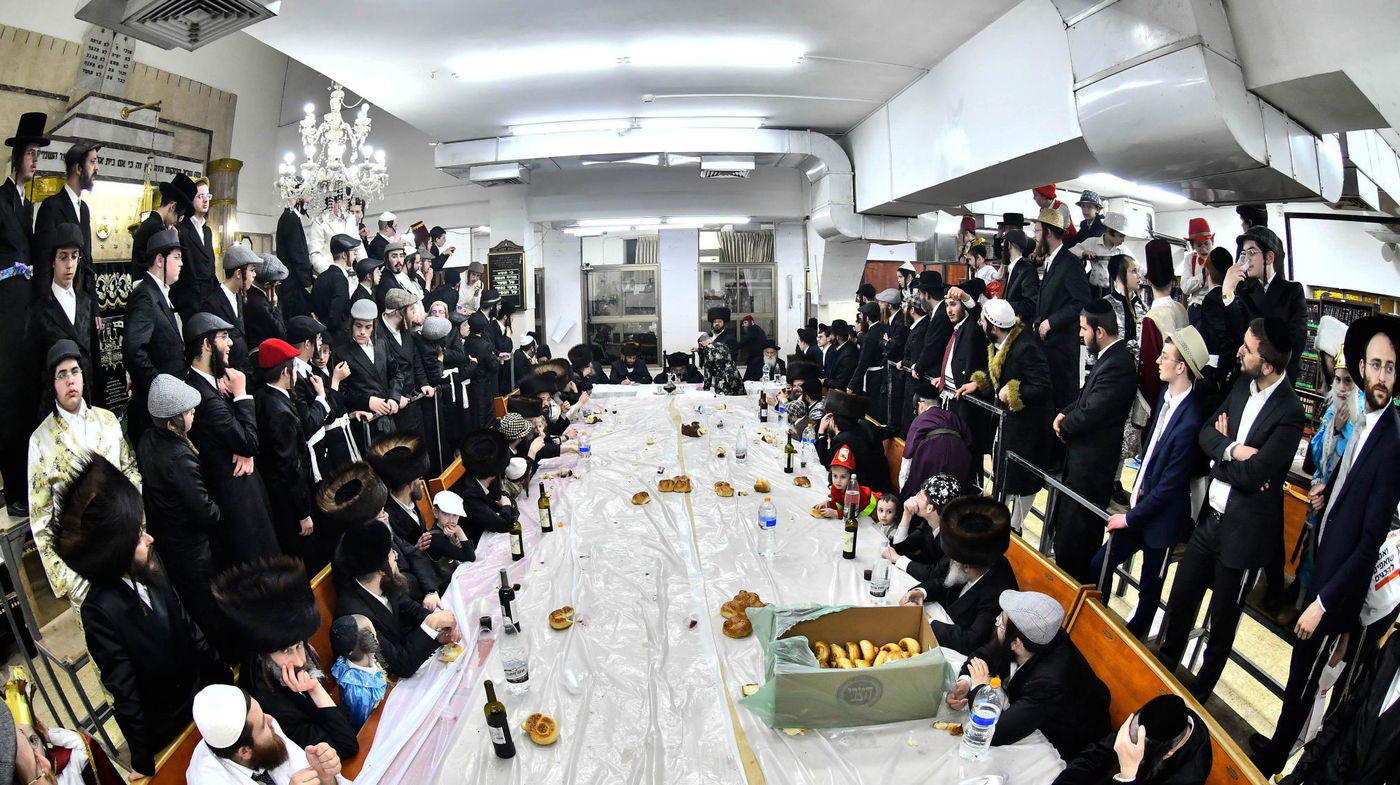 פורים בחצה"ק חוג חתם סופר