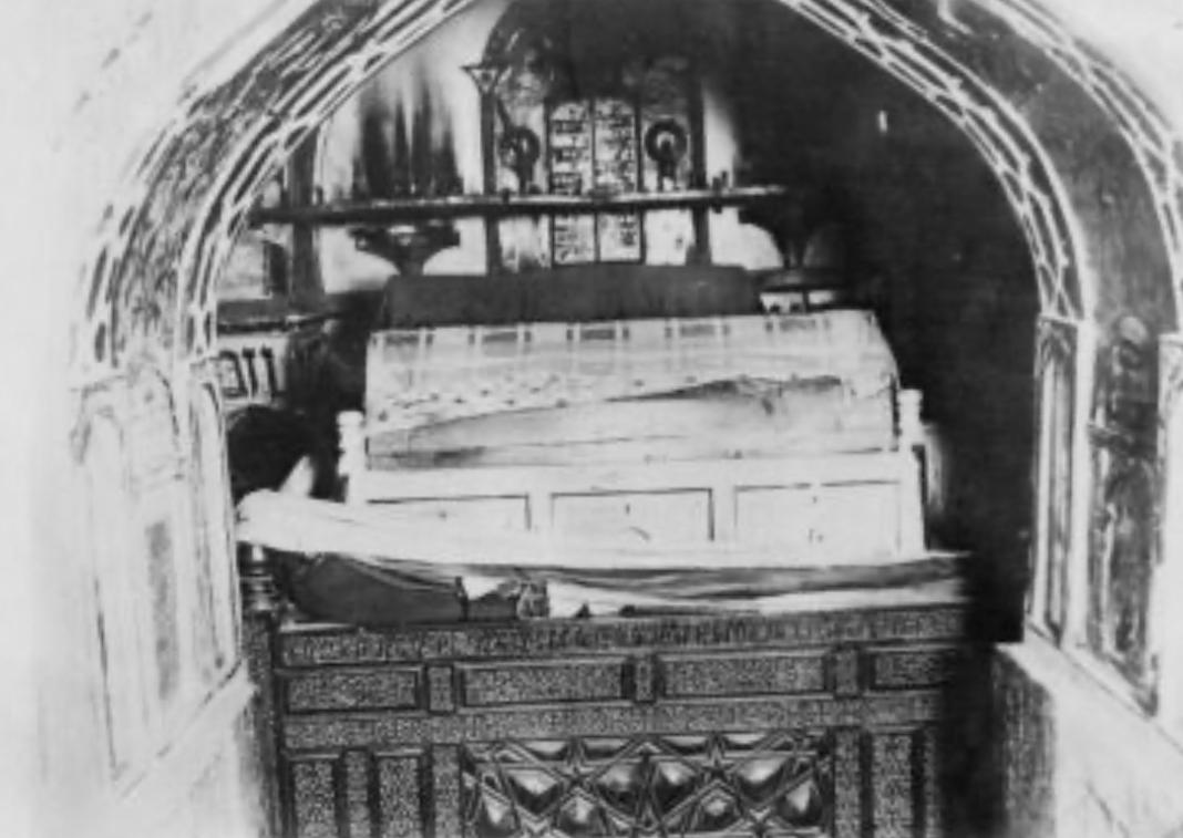 קבר מרדכי ואסתר בהמדאן, איראן, במהלך עבודות שיפוץ בשנים 1920-1959