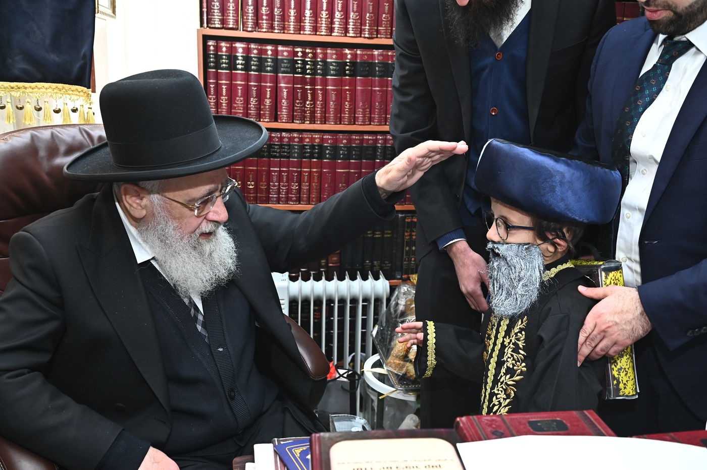 הראשל"צ הגר"י יוסף בפורים