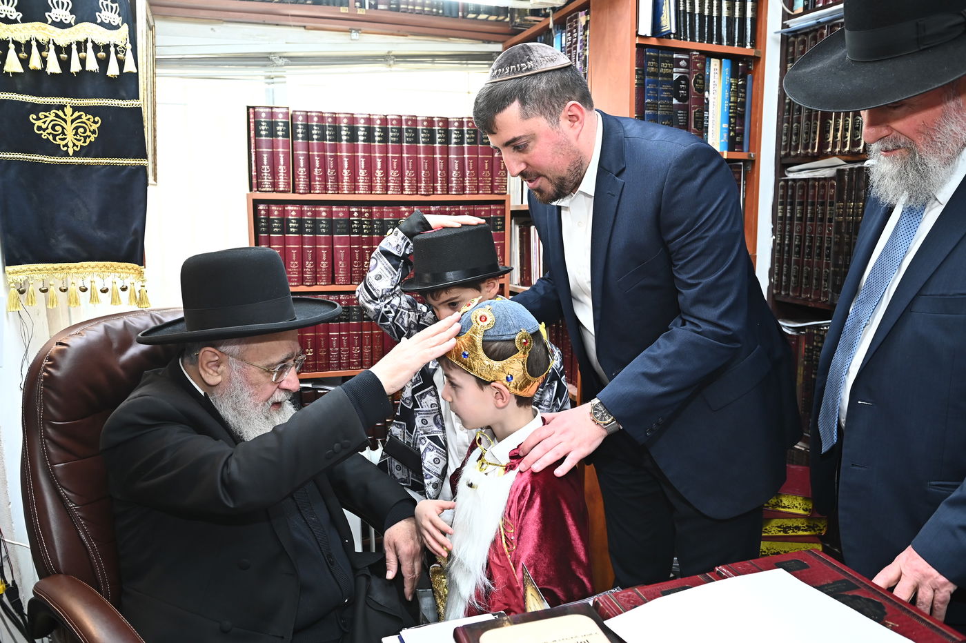 הראשל"צ הגר"י יוסף בפורים