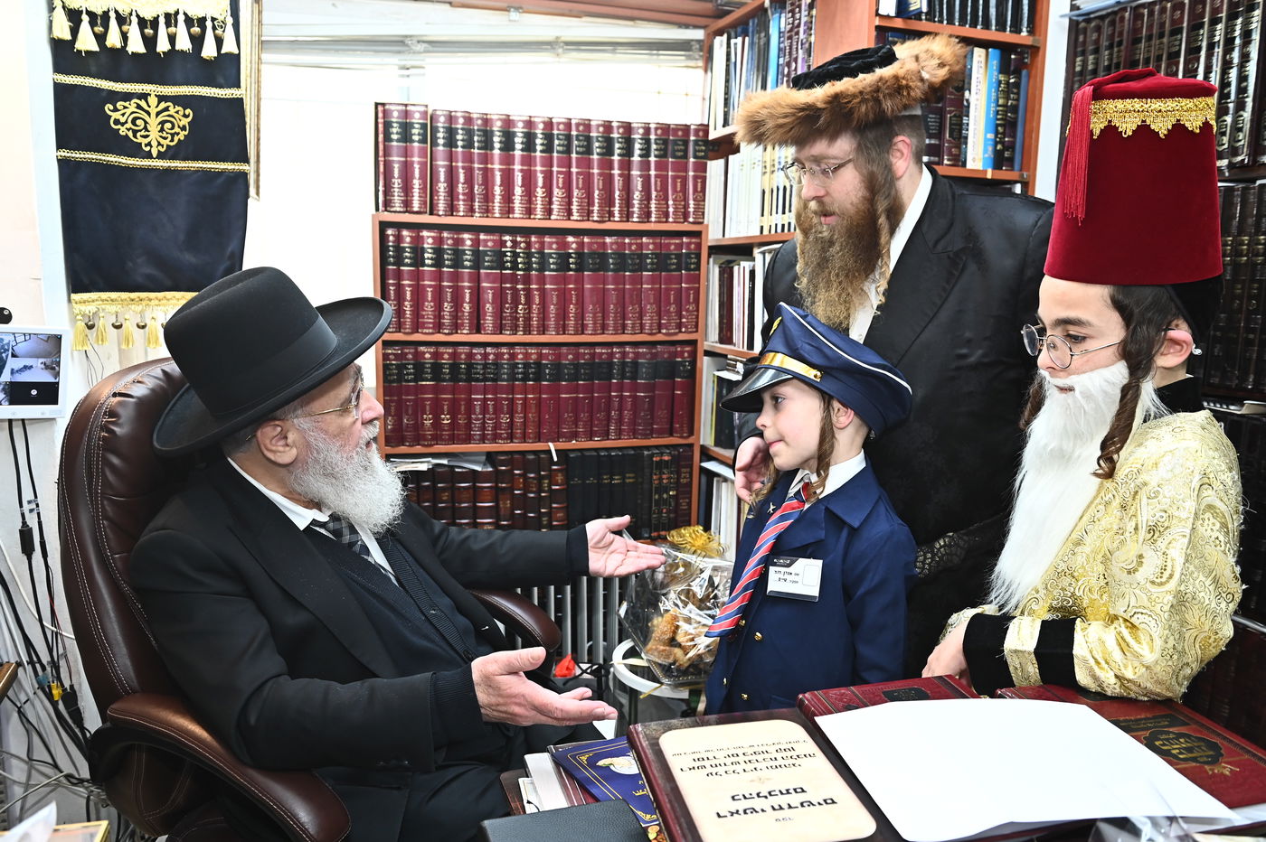 הראשל"צ הגר"י יוסף בפורים