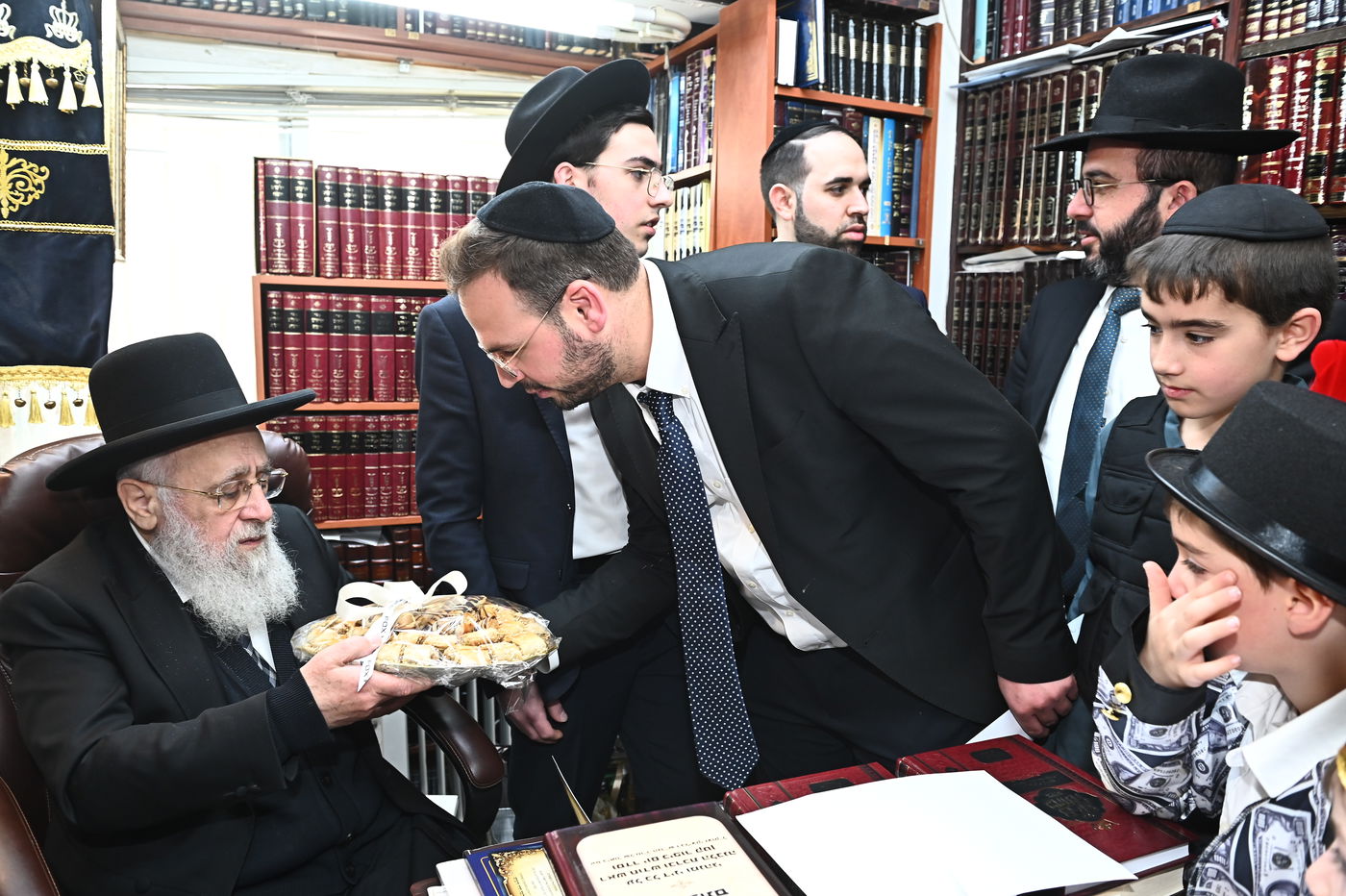 הראשל"צ הגר"י יוסף בפורים