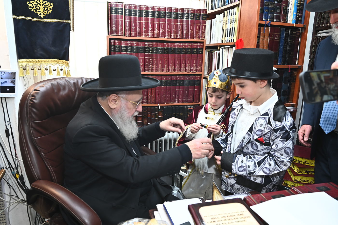 הראשל"צ הגר"י יוסף בפורים