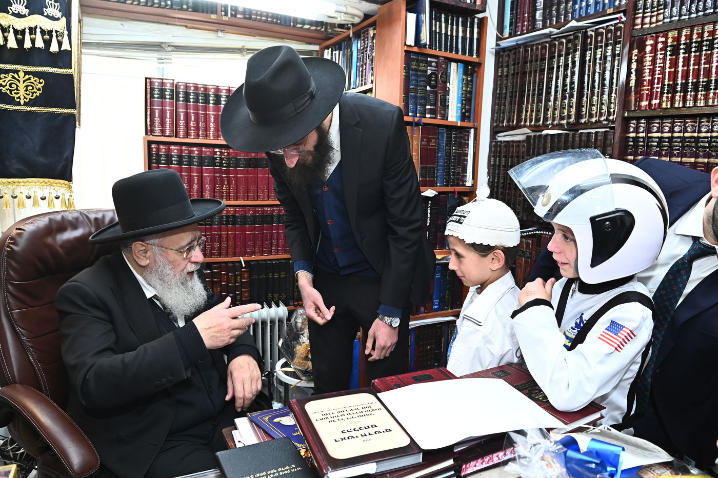 הראשל"צ הגר"י יוסף בפורים