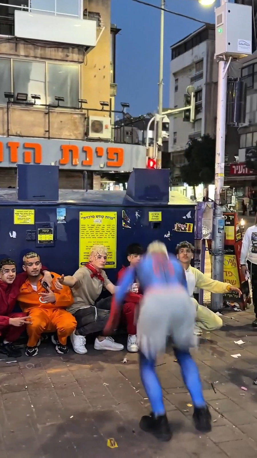 אווירת פורים בבני ברק