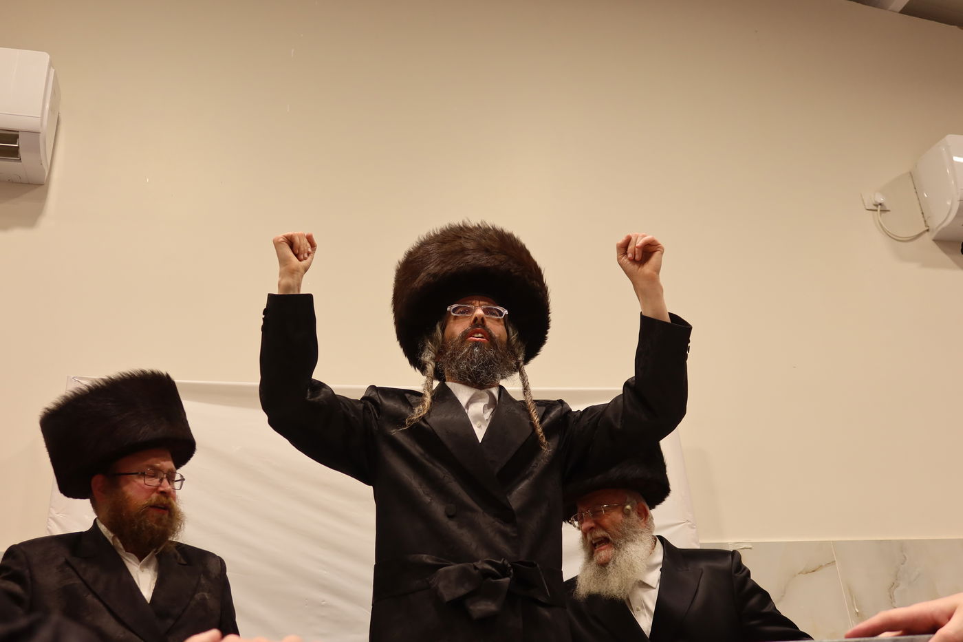 פורים בחצה"ק זוועהיל