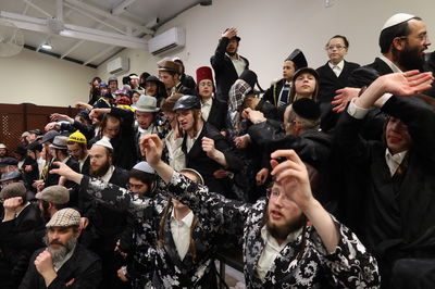 פורים בחצה"ק זוועהיל