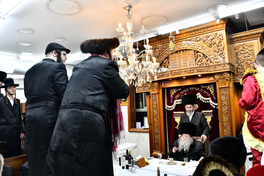 פורים בחצה"ק קוזמיר