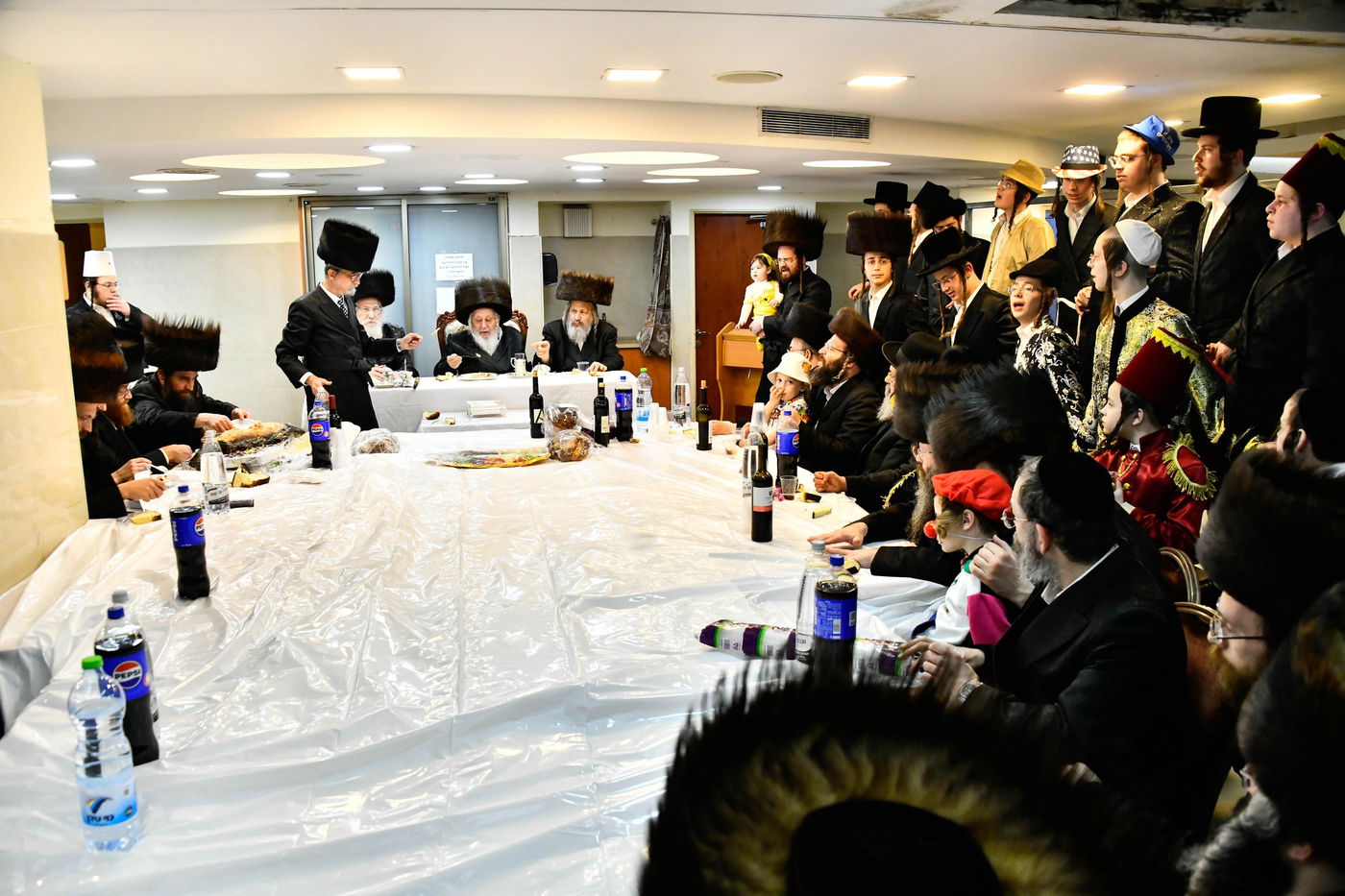 פורים בחצה"ק נאראל