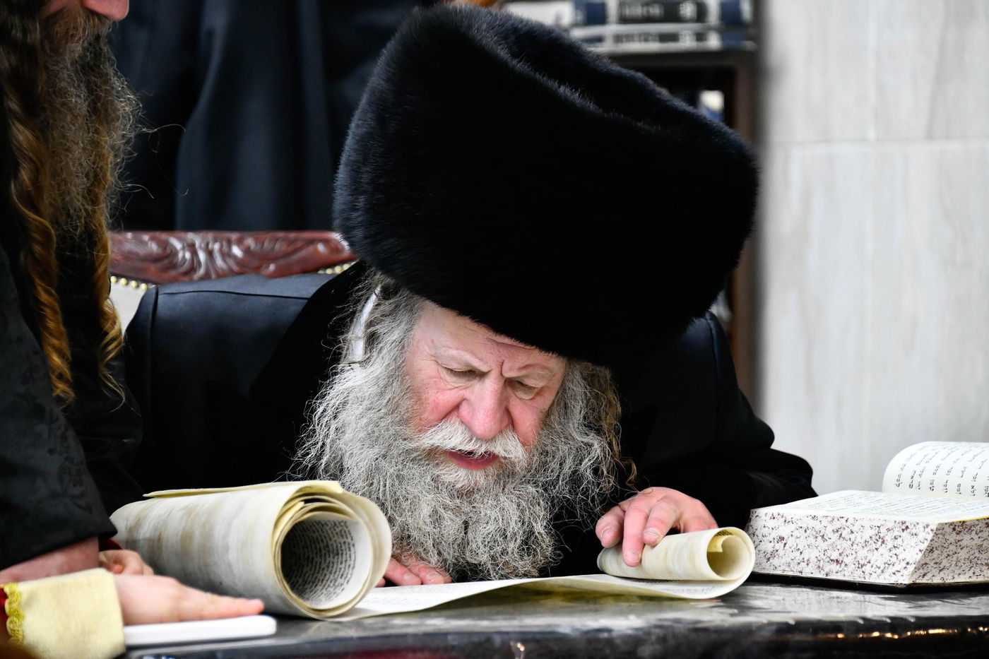 האדמו"ר מקוזמיר בקריאת המגילה