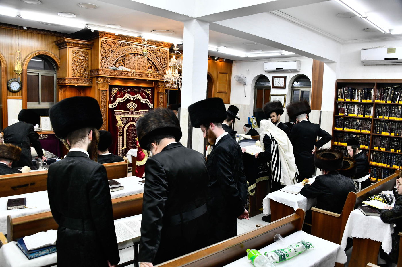 האדמו"ר מקוזמיר בקריאת המגילה