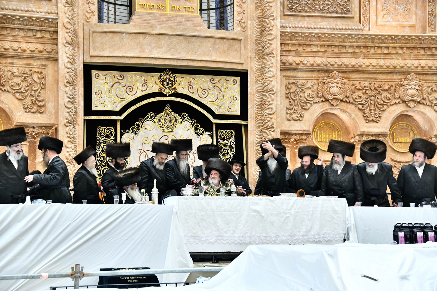 פורים בחצה"ק ויז'ניץ