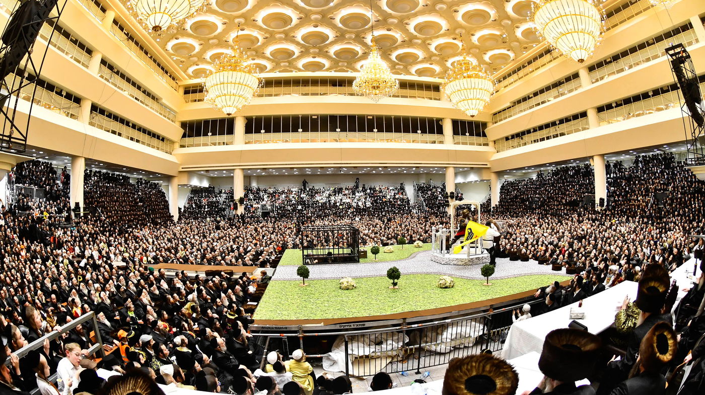 פורים בחצה"ק ויז'ניץ