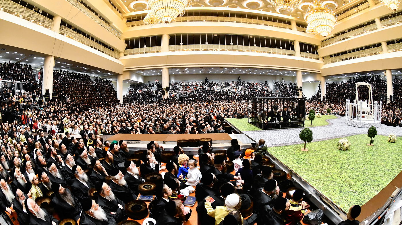 פורים שפיל (הצגה) בחצה"ק ויז'ניץ