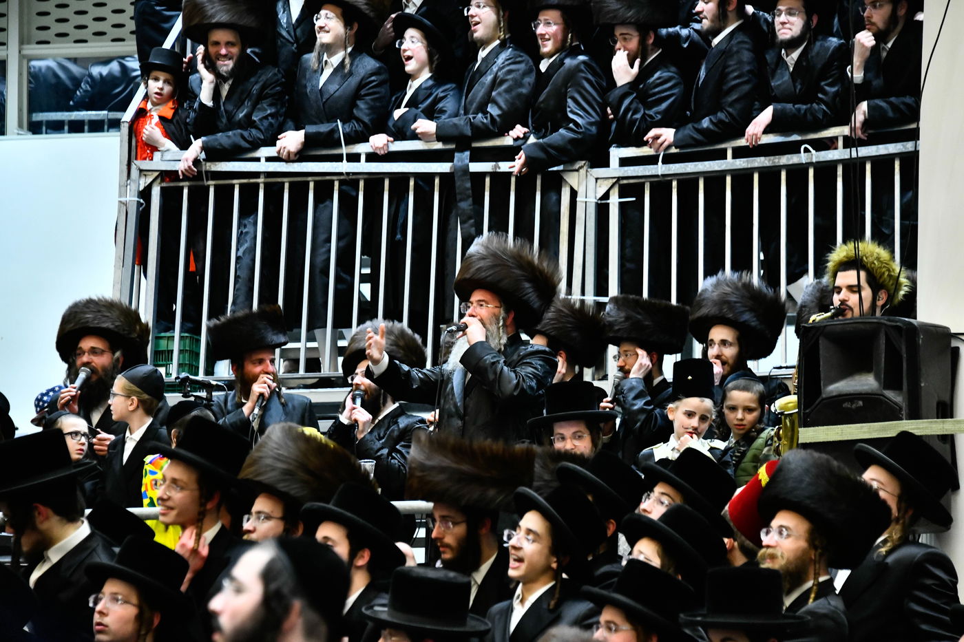 יענקי דסקל ומקהלת ויז'ניץ פורים בחצה"ק ויז'ניץ