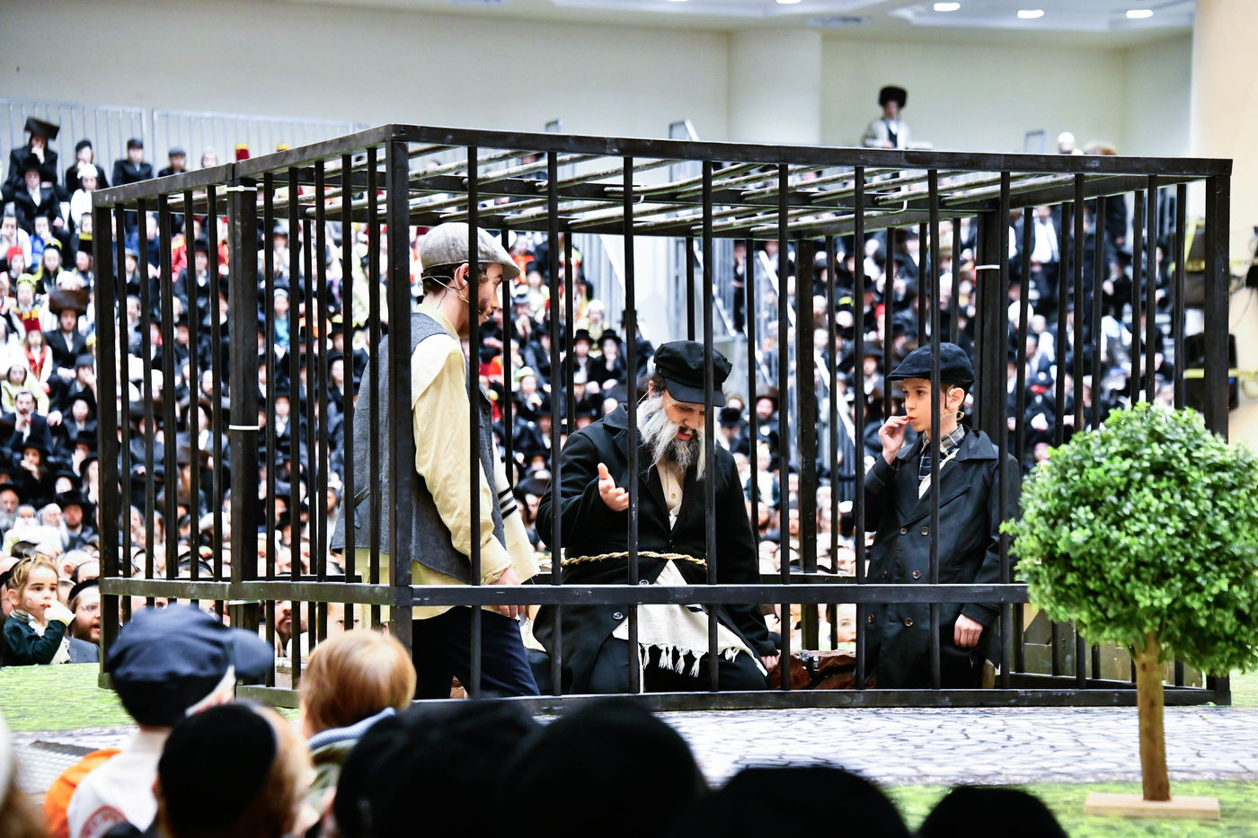 פורים שפיל (הצגה) בחצה"ק ויז'ניץ