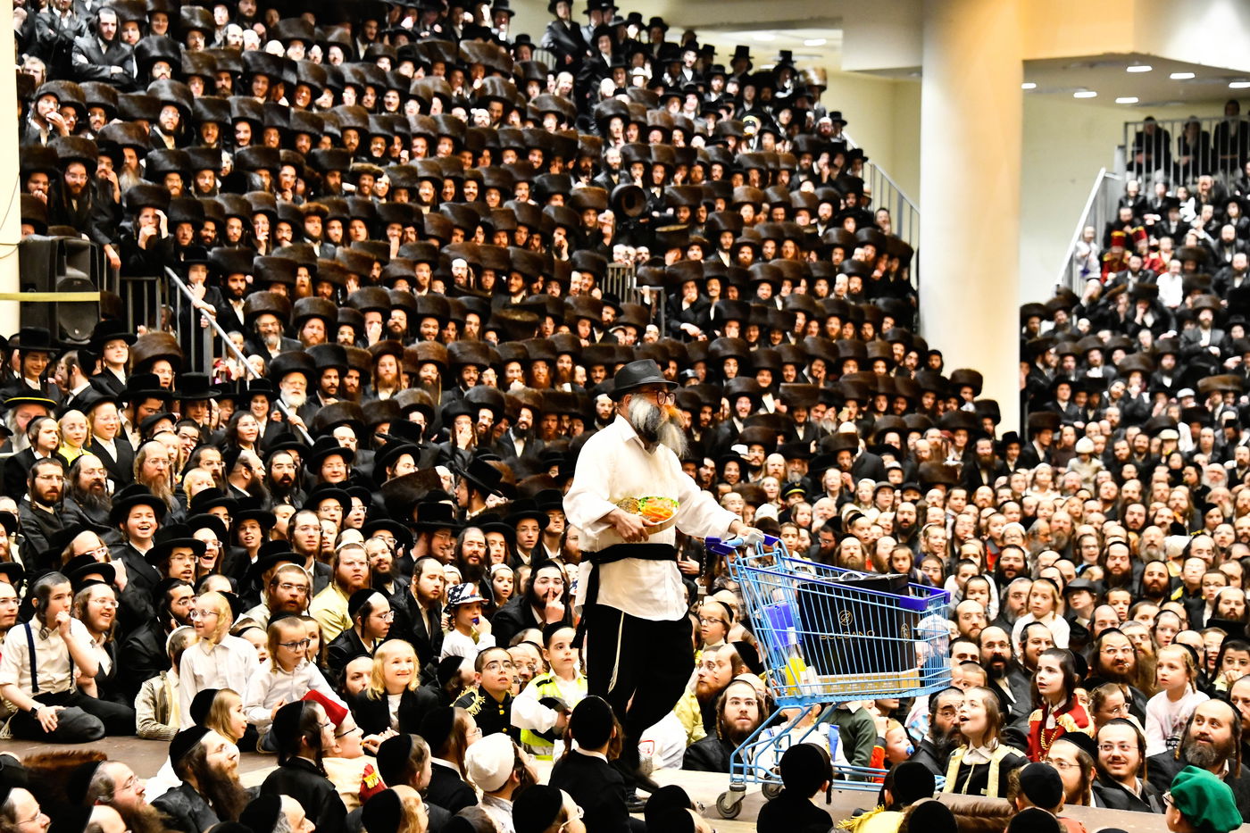 פורים בחצה"ק ויז'ניץ