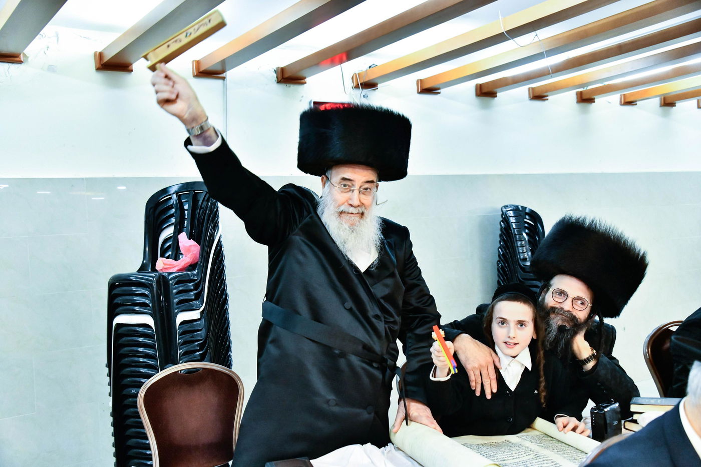 קריאת המגילה בחצה"ק נאראל