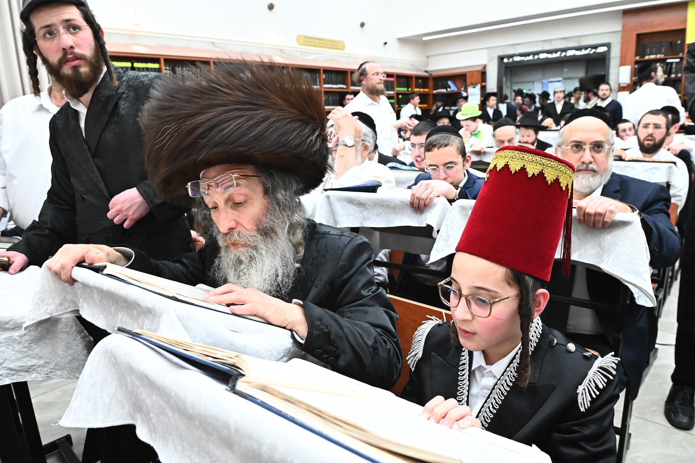 הגה"צ רבי אלימלך בידרמן בלימוד בליל פורים