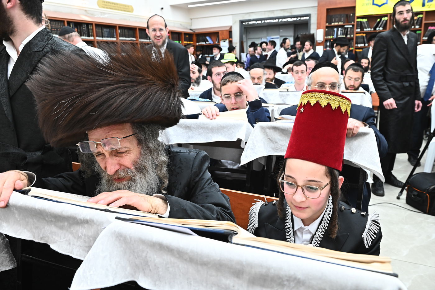 הגה"צ רבי אלימלך בידרמן בלימוד בליל פורים