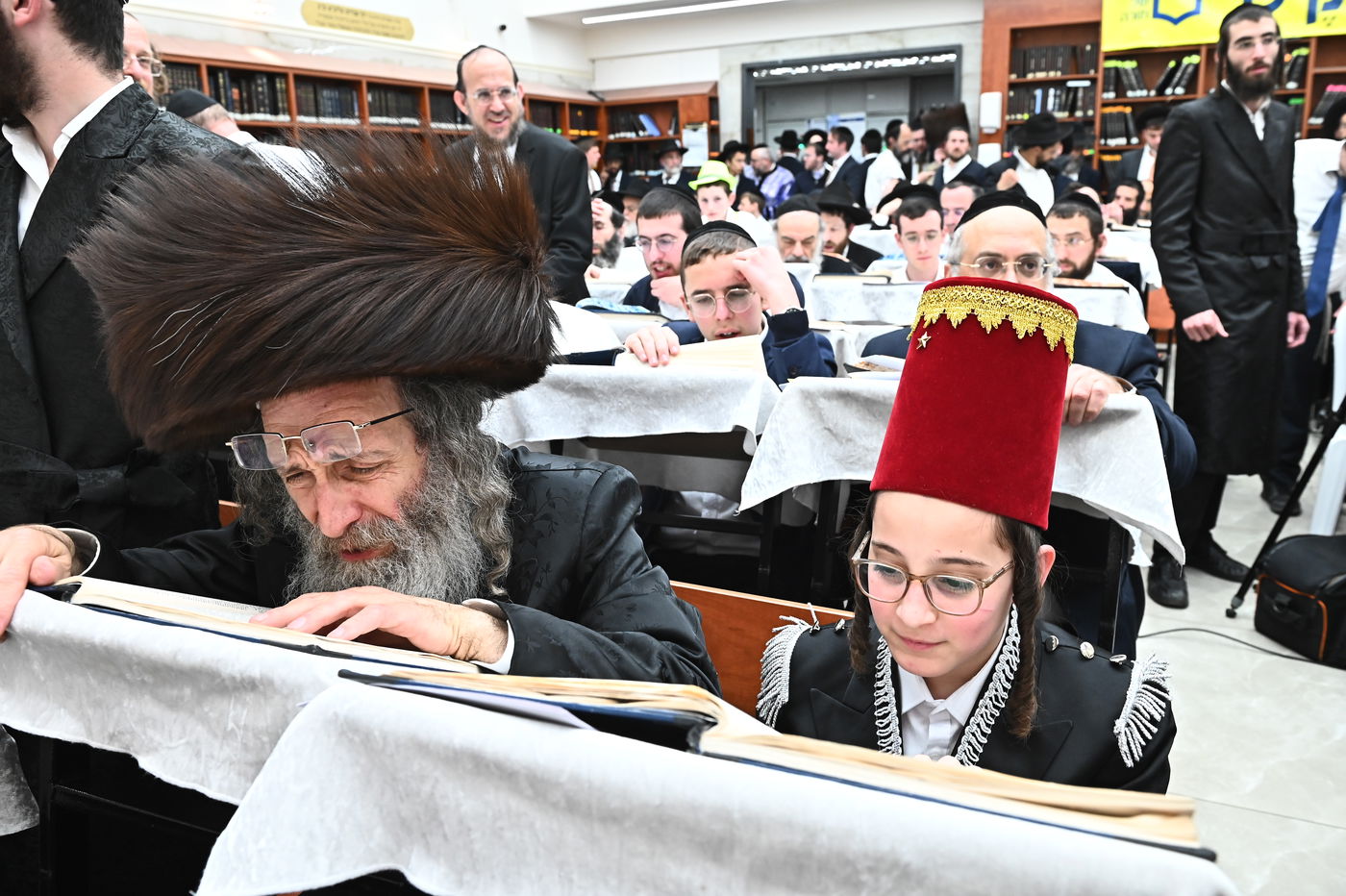 הגה"צ רבי אלימלך בידרמן בלימוד בליל פורים