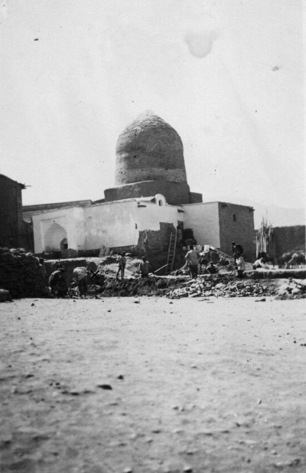 קבר מרדכי ואסתר בהמדאן, איראן, במהלך עבודות שיפוץ בשנים 1930-1939