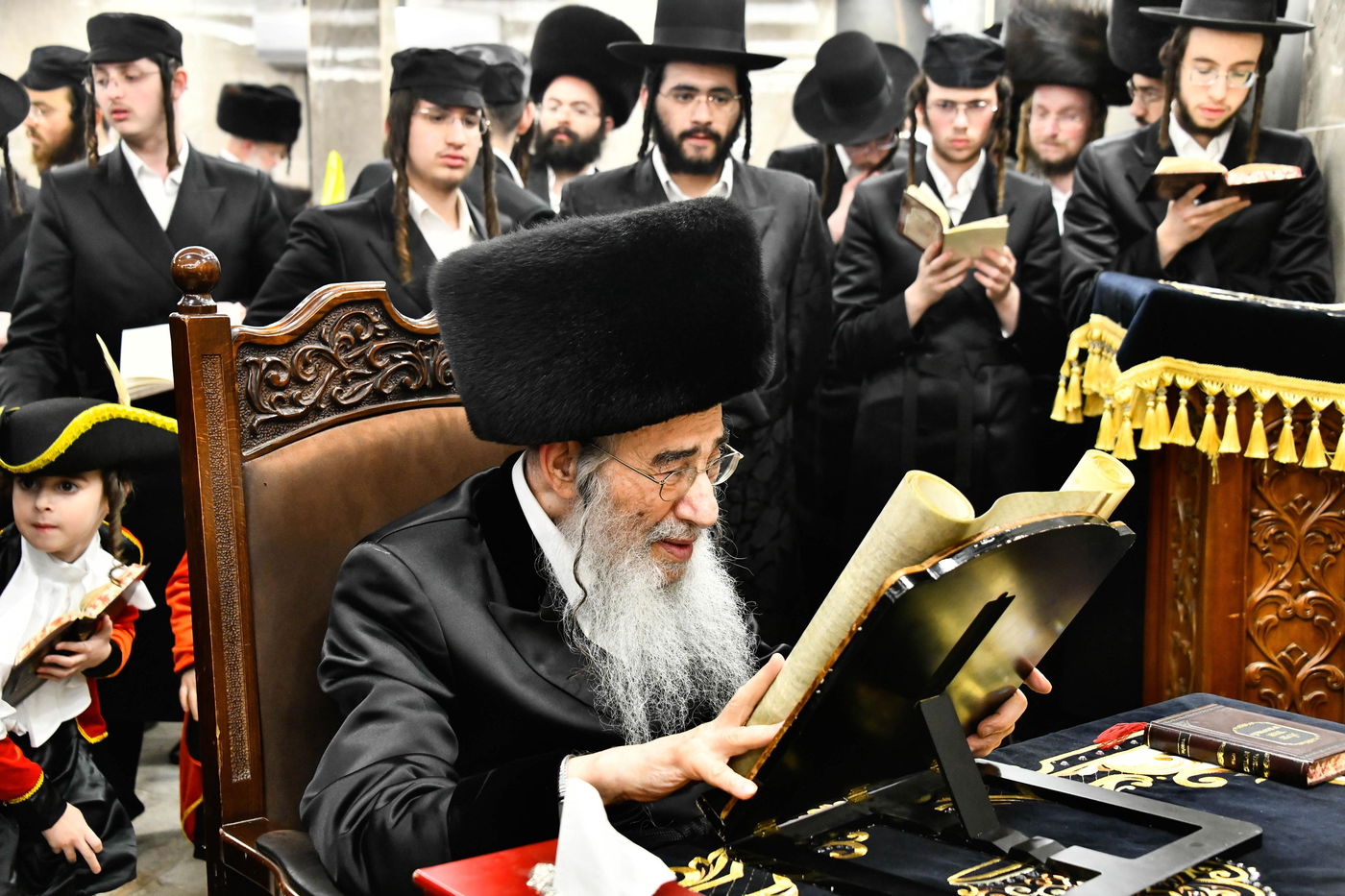 האדמו"ר מאלכסנדר בקריאת המגילה