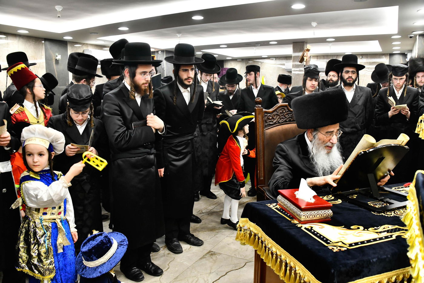 האדמו"ר מאלכסנדר בקריאת המגילה