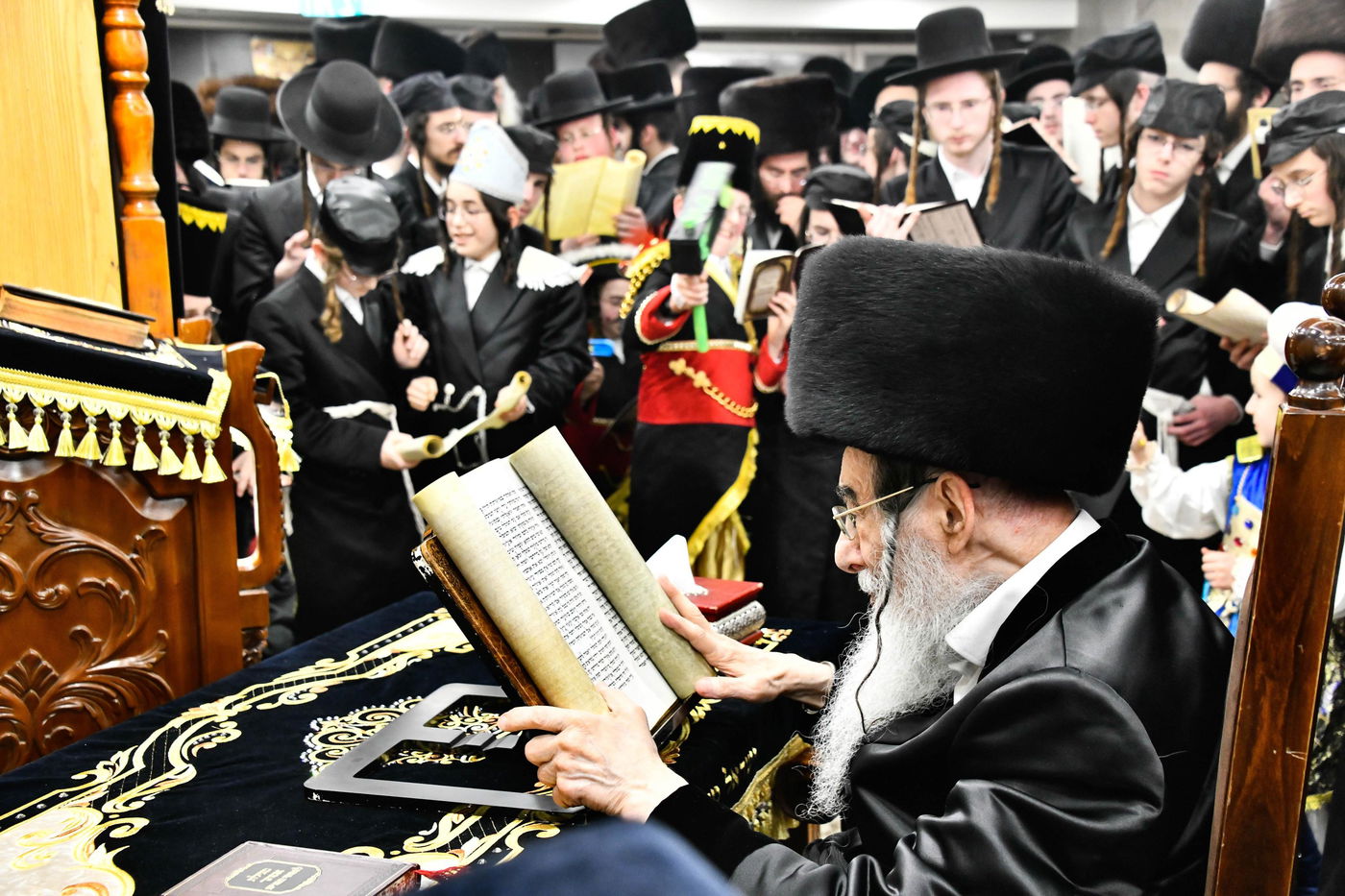 האדמו"ר מאלכסנדר בקריאת המגילה