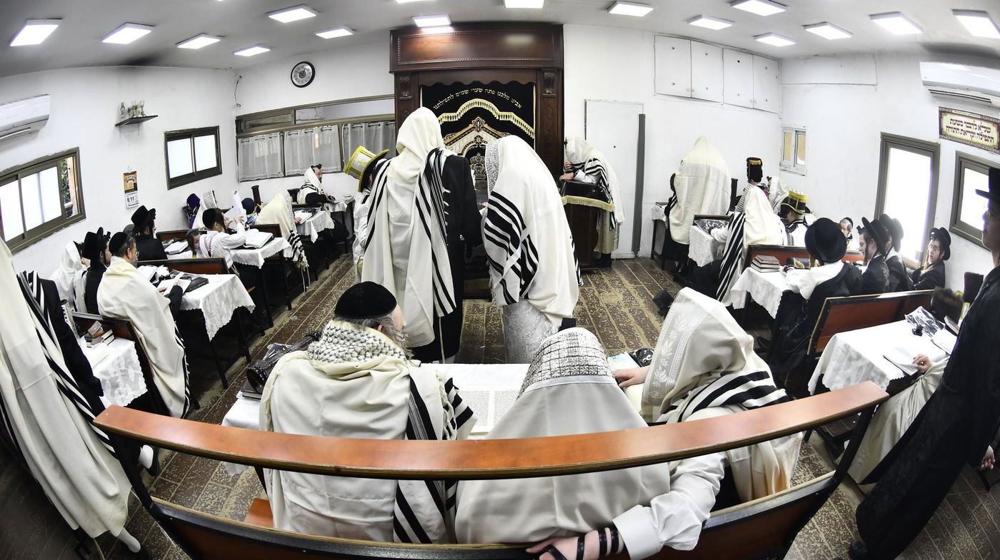 קריא המגילה בחצה"ק זוטשקא אמסנא