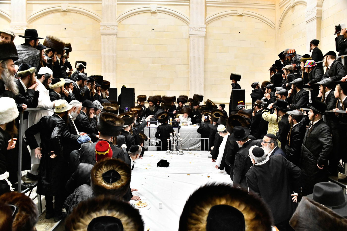 פורים בחצה"ק פרמישלאן