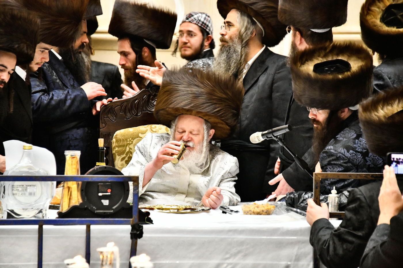 פורים בחצה"ק פרמישלאן