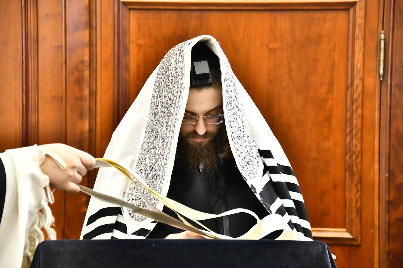 האדמו"ר מסאדיגורה בקריאת המגילה