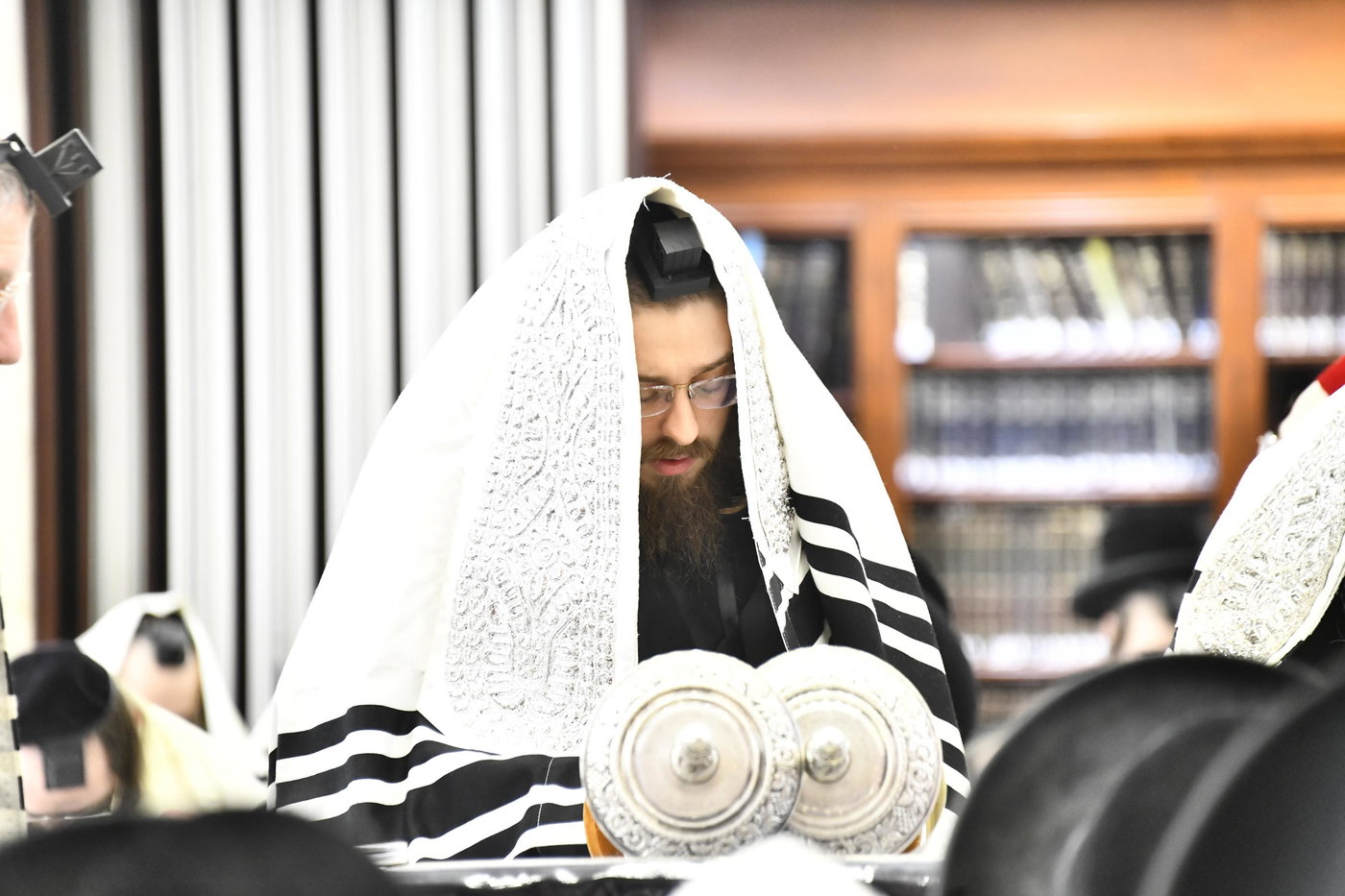 האדמו"ר מסאדיגורה בקריאת המגילה