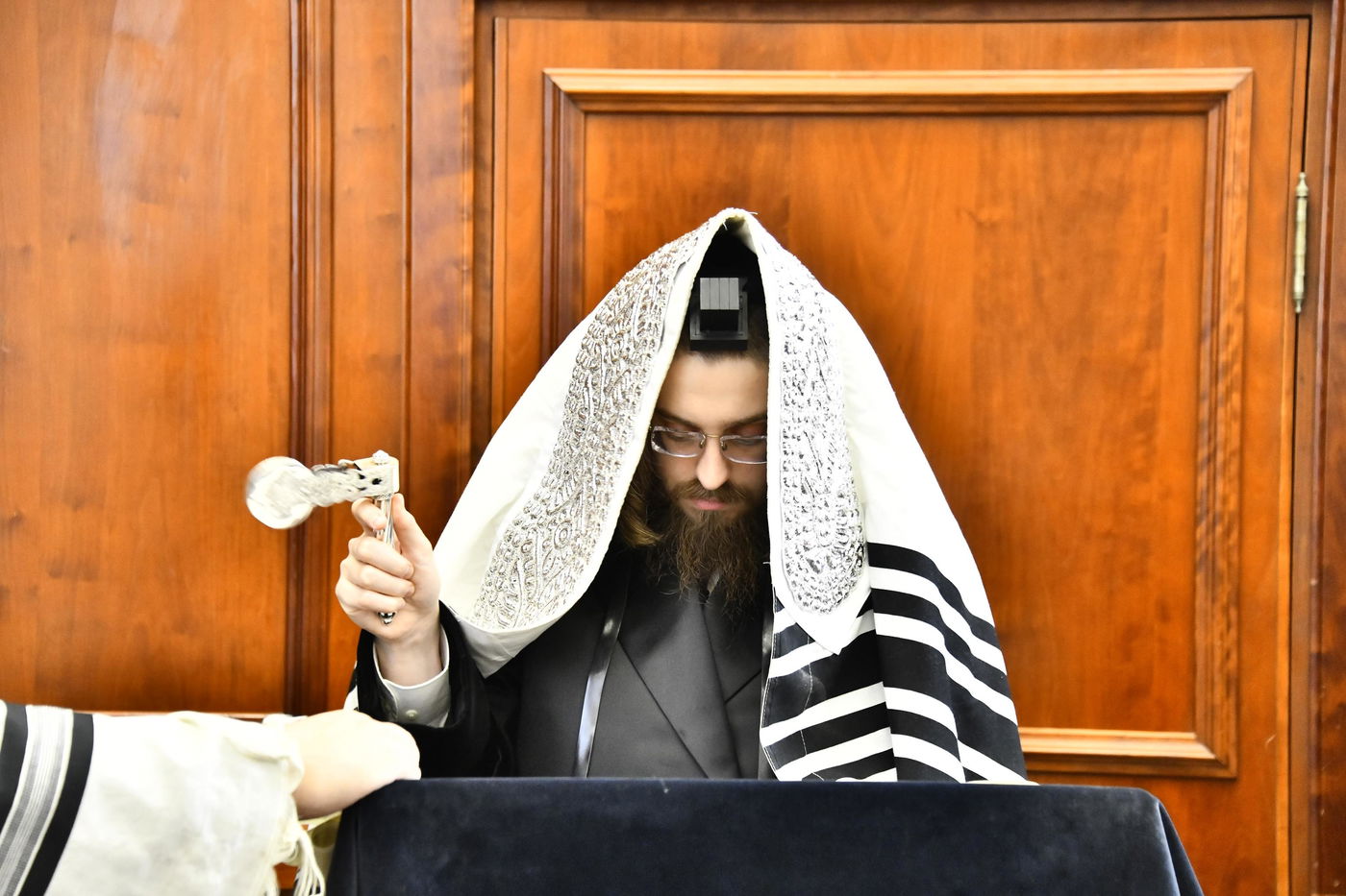 האדמו"ר מסאדיגורה בקריאת המגילה