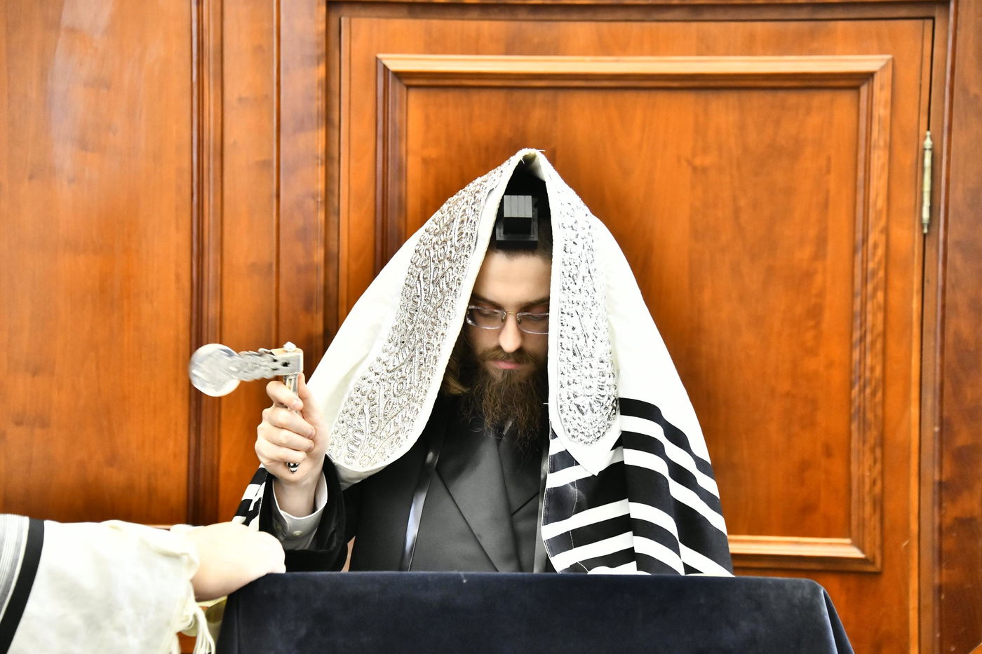 האדמו"ר מסאדיגורה בקריאת המגילה