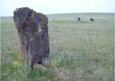 מצבות אבן עתיקות בחקאסיה