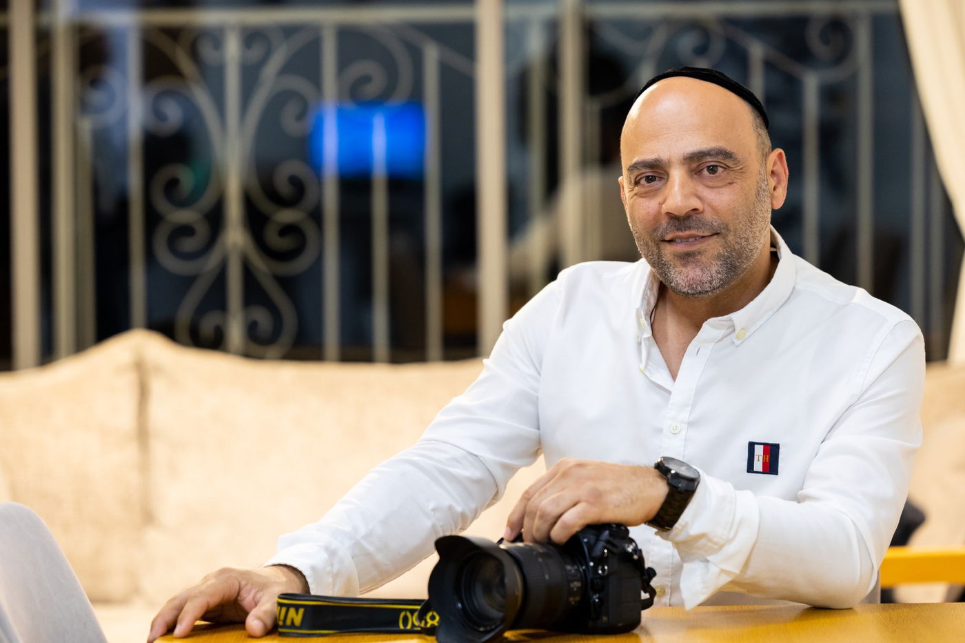 הצלם קובי שירה