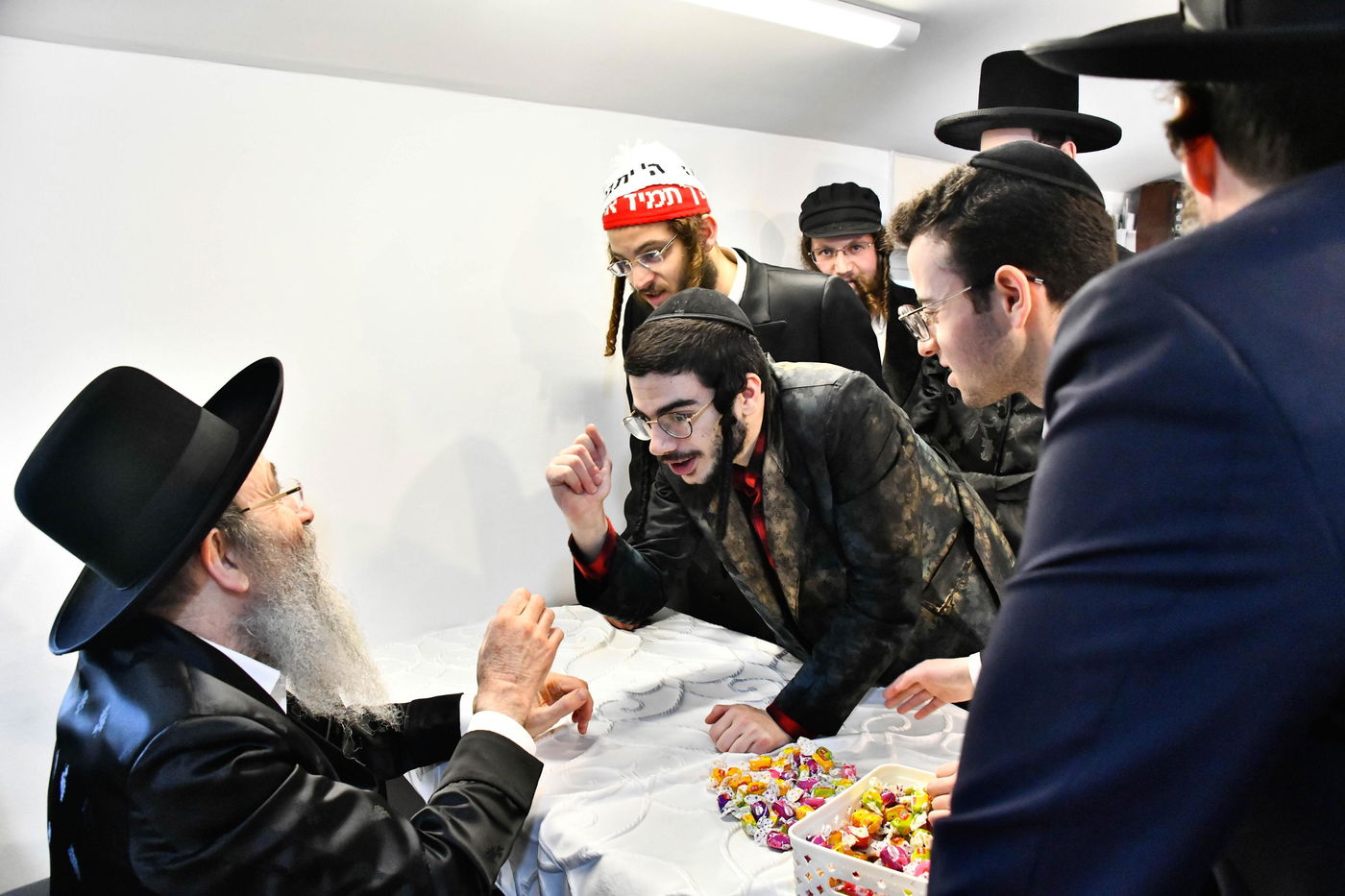 פורים אצל הגה"צ רבי בנימין פינקל