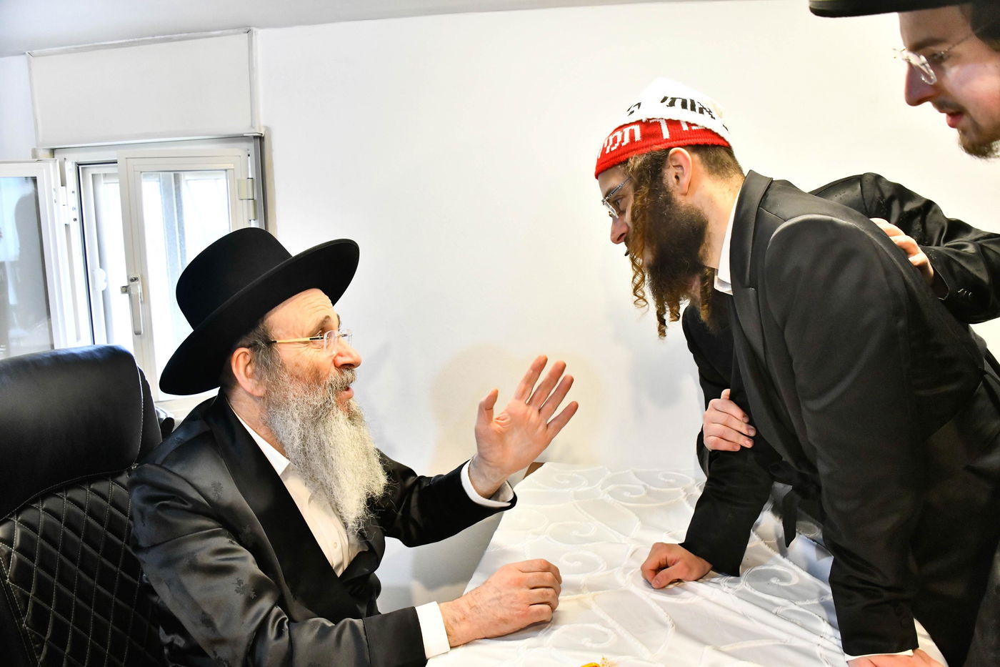 פורים אצל הגה"צ רבי בנימין פינקל