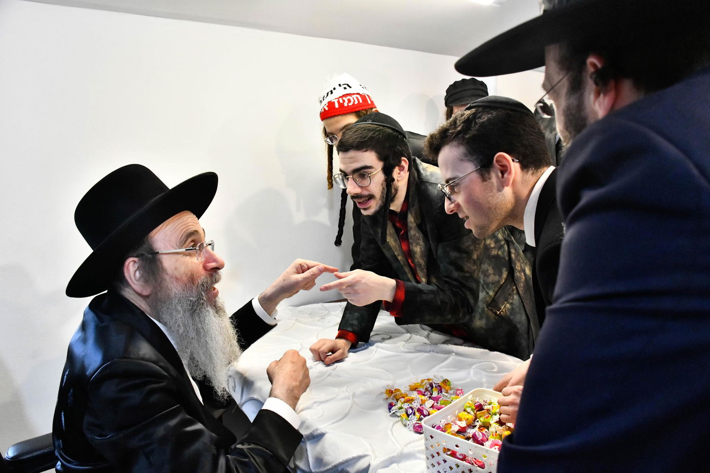 פורים אצל הגה"צ רבי בנימין פינקל